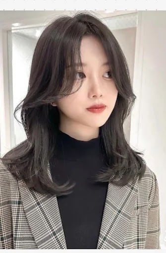 Korean medium layered hairstyle